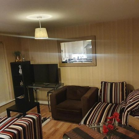 Two Bedroom Apartment, Free Parking, Close To Uclan And Free Wifi Preston  Bagian luar foto