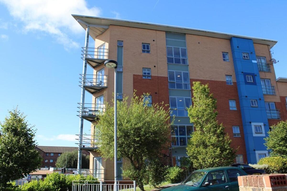 Two Bedroom Apartment, Free Parking, Close To Uclan And Free Wifi Preston  Bagian luar foto
