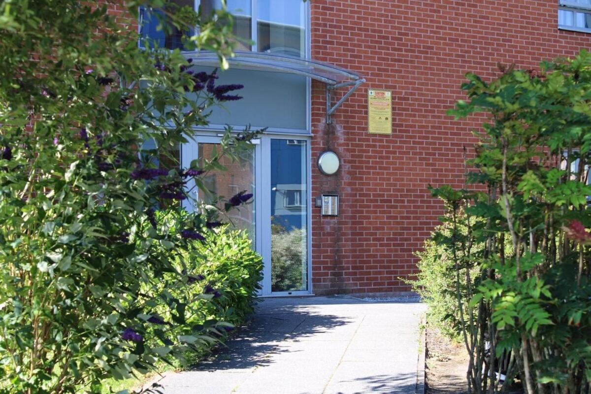 Two Bedroom Apartment, Free Parking, Close To Uclan And Free Wifi Preston  Bagian luar foto