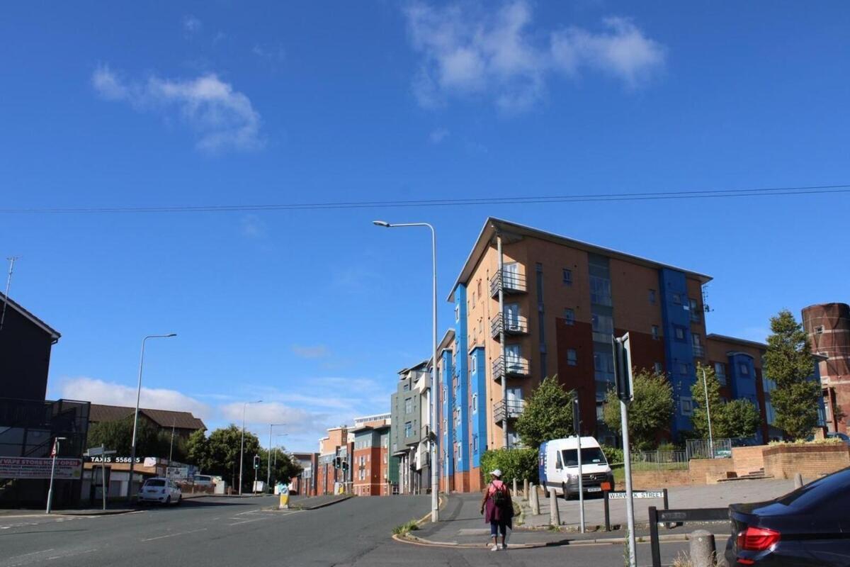 Two Bedroom Apartment, Free Parking, Close To Uclan And Free Wifi Preston  Bagian luar foto
