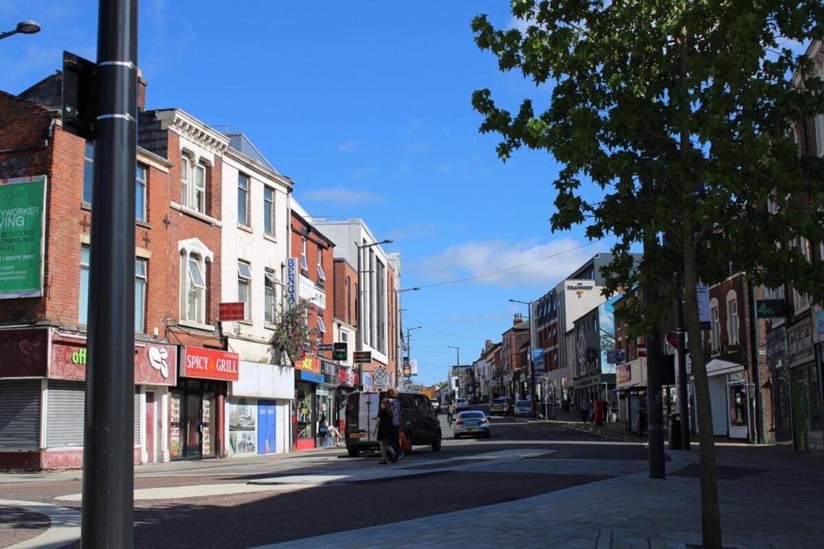 Two Bedroom Apartment, Free Parking, Close To Uclan And Free Wifi Preston  Bagian luar foto
