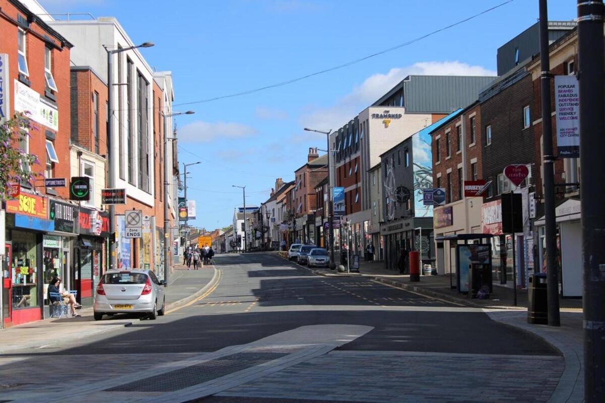 Two Bedroom Apartment, Free Parking, Close To Uclan And Free Wifi Preston  Bagian luar foto