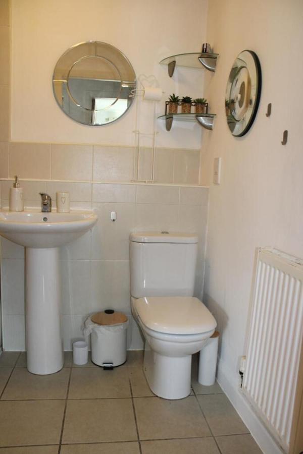 Two Bedroom Apartment, Free Parking, Close To Uclan And Free Wifi Preston  Bagian luar foto