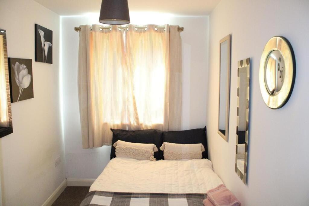 Two Bedroom Apartment, Free Parking, Close To Uclan And Free Wifi Preston  Bagian luar foto