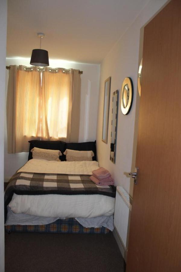 Two Bedroom Apartment, Free Parking, Close To Uclan And Free Wifi Preston  Bagian luar foto