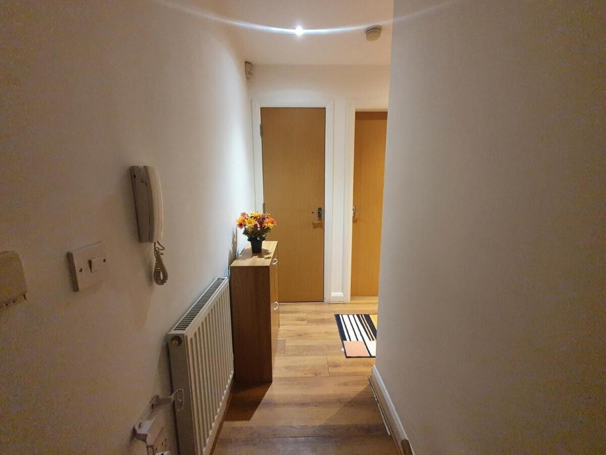 Two Bedroom Apartment, Free Parking, Close To Uclan And Free Wifi Preston  Bagian luar foto