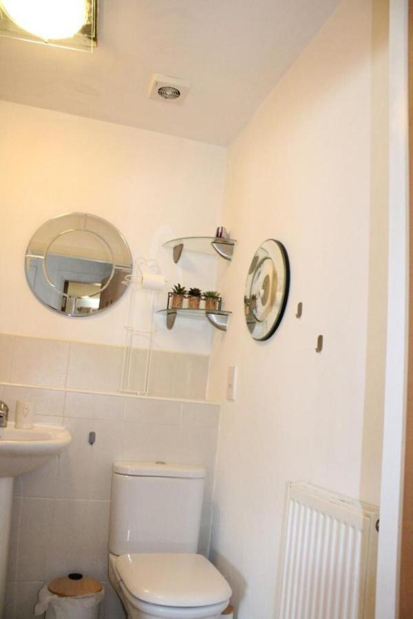 Two Bedroom Apartment, Free Parking, Close To Uclan And Free Wifi Preston  Bagian luar foto